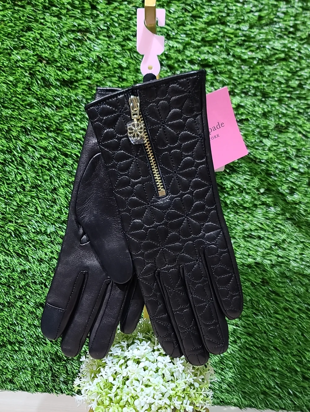 Kate Spade Quilted Flower Zipped Gloves Black / Small NWT